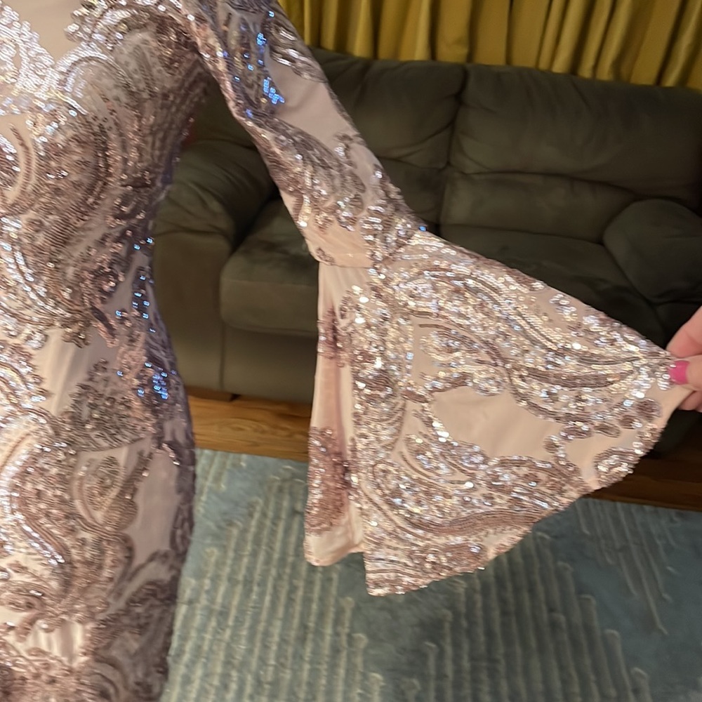 NWT Aqua Womens pale Pink Sequined Bell-Sleeve Off-Shoulder Cocktail dress (10) - Picture 7 of 13
